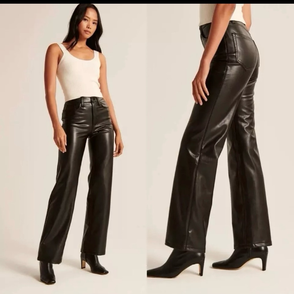 Abercrombie & Fitch Vegan Leather 90s Relaxed  Jean  High Rise Cargo Pant‎ 31/12